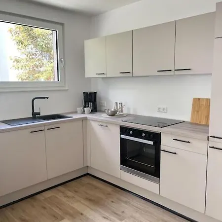 Neue Mit Terrasse Und Tg-stellplatz *