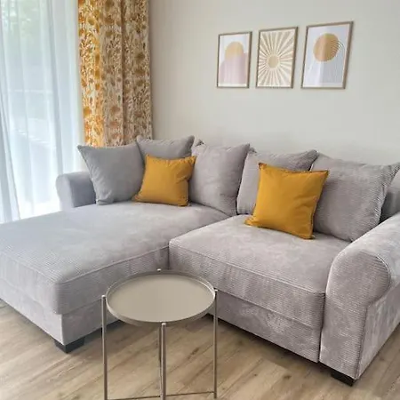 Neue Mit Terrasse Und Tg-stellplatz Sindelfingen