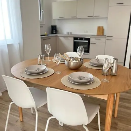 Neue Mit Terrasse Und Tg-stellplatz * Sindelfingen